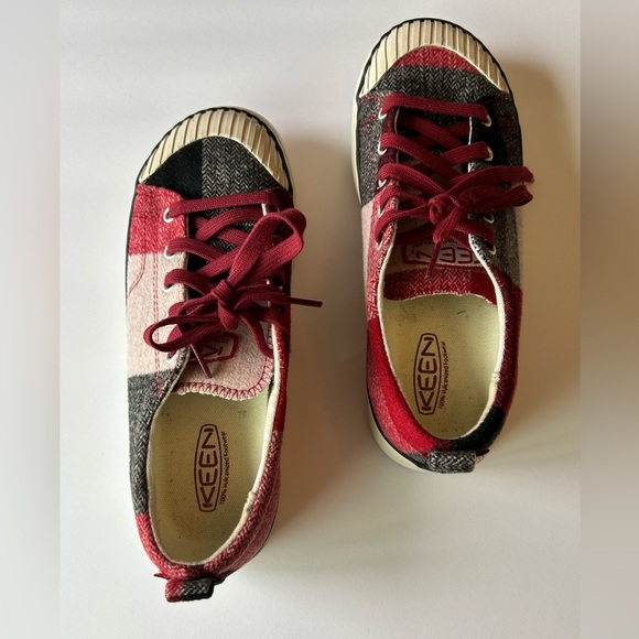 Keen 100% Vulcanized Footwear Women's Red and Black Plaid Sneakers Size 7 - Picture 1 of 10